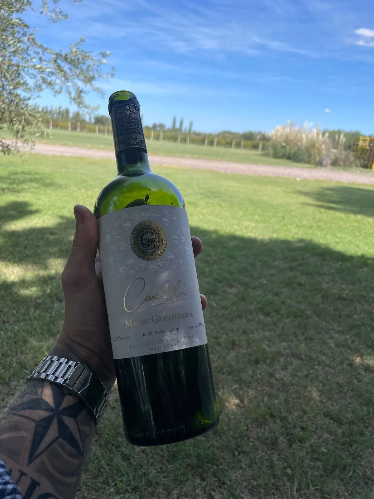 Botella en el parque de la bodega